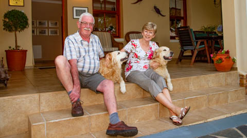 Porcupine Ridge Guest House - Janet & John